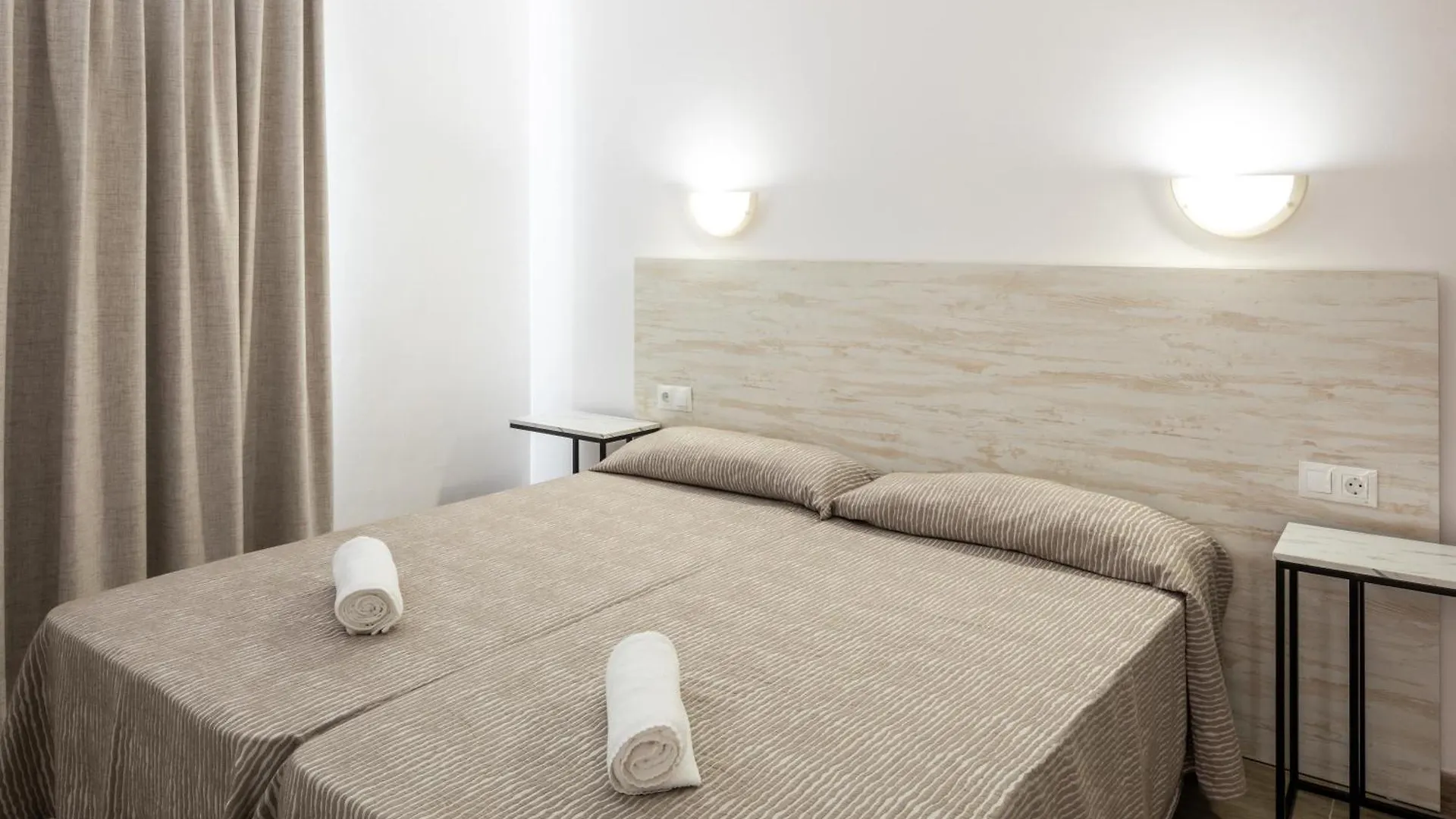 Aparthotel Puerto Cala Vadella Spanien